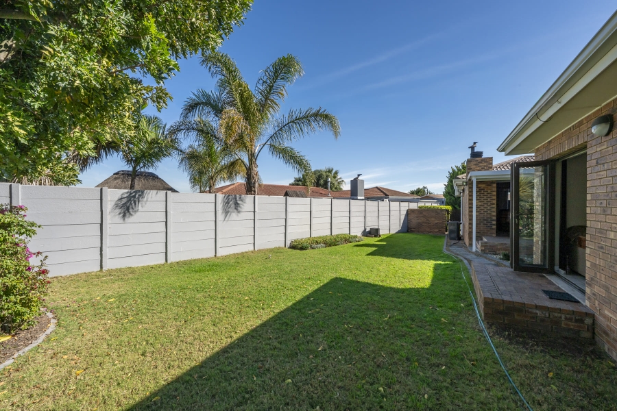 5 Bedroom Property for Sale in De Oude Spruit Western Cape